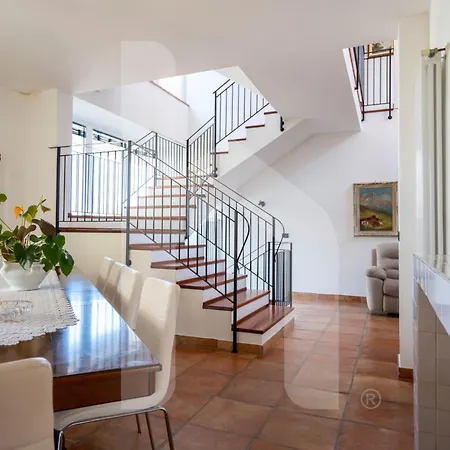 Apartment Homiday - Villino Dei Poeti Pineto