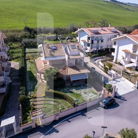 Homiday - Villino Dei Poeti Apartament Pineto